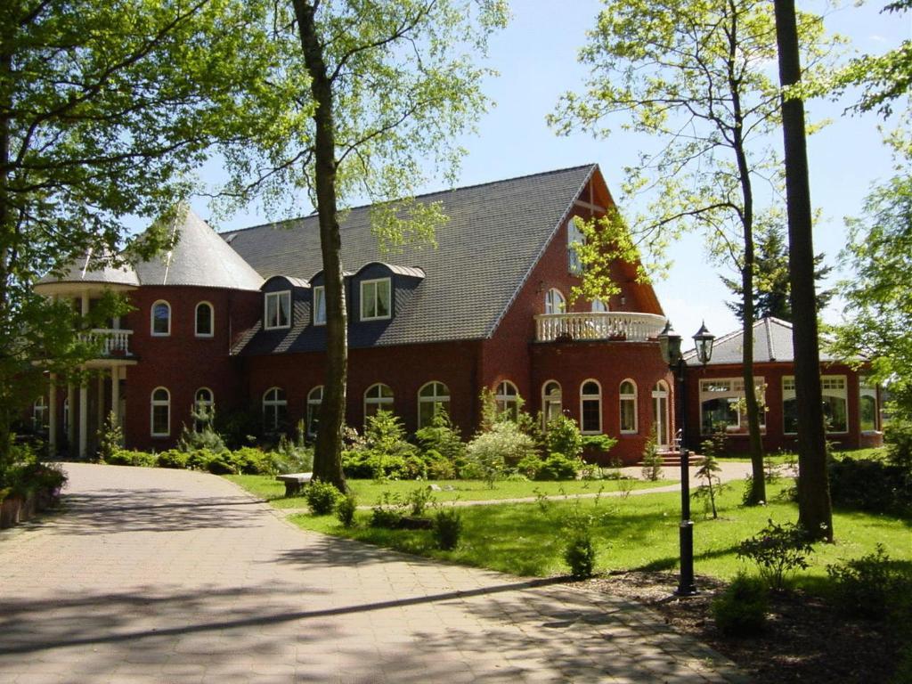 Hotel Und Restaurant Waldschloesschen Crivitz Экстерьер фото
